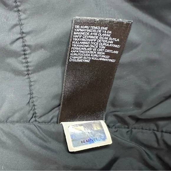 The North Face Women’s Black 2-in-1 Jacket – Size MDetachable Hood